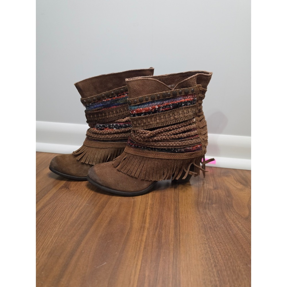 Excellent Naughty Monkey Poncho Ankle Boots 8.5 Tan Brown Suede Fringe Boho Stud